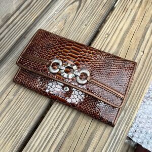 Brighton Textured Brown Clutch/w Strap